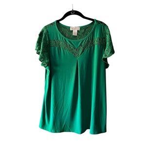 5/$25 Emma & Olive Kelly Green Lace Flutter Sleeve Top